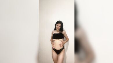 Beautiful bitch in dark lingerie????