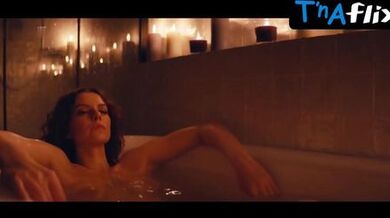 Lyanka Gryu Butt, Breasts Scene in Test Na Beremennost