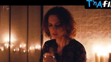 Lyanka Gryu Butt, Breasts Scene in Test Na Beremennost