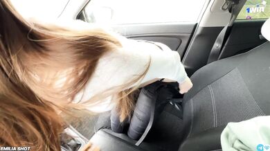 Нет денег - не проблема, когда можно заработать телом! Подвёз за секс в машине