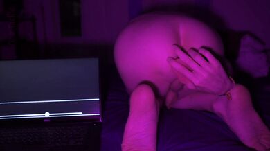 Playing dildo hero: a hard 25 minute session