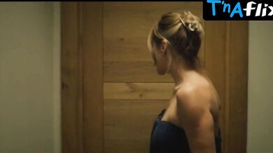 Anna Nevskaya Sexy Scene in Vzroslye