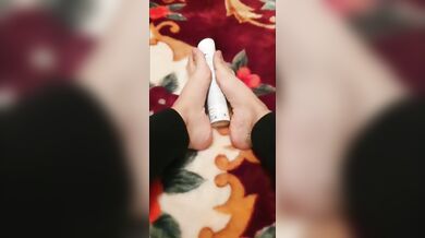 Arab whore recording feet - foot fetish