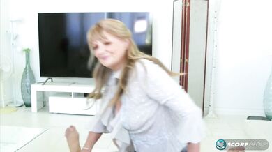 GILF Mia Magnusson Teaches You One On One