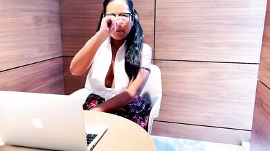 Sovanna Kim Masturbates In Class