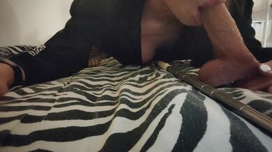 Ragazza trans troia alle prese con il suo cazzone e il toy nel culo. Dialoghi in italiano.Amatoriale