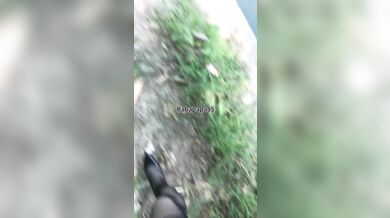 红色抽绳波点上衣黑丝高跟田野露出