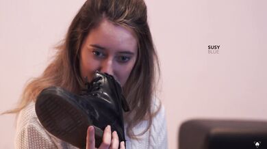 Footsmelling Party w/ Susy Blue