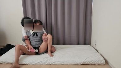 140センチ台のお姉さんを連れ込んで電マ攻め　生挿入で大量射精