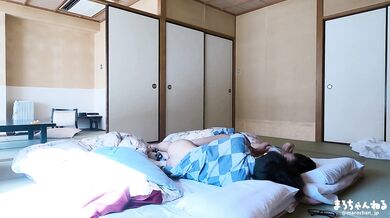 【素人流出】温泉旅館で愛し合うリアルな素人カップルのSEXを覗き見　日本人/素人カップル/個人撮影/ハメ撮り/無修正/パイパン/中出し/スマホ/女子大生/まろちゃんねる