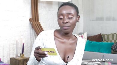 Ersties - Zaawaadi bringt ihren wunderschönen Körper zum Orgasmus