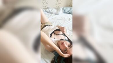 Sexy hottie with big boobs is so arousing...