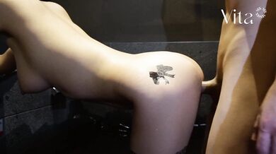 据说泡温泉可以滋养小穴，让男朋友试试是不是真的