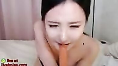 Stunning Korean Camgirl blowjob lesson