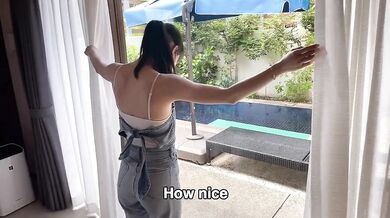 極上の痙攣まんこに無許可でぶち撒ける！豪華なヴィラに開放的になった女子大生とプールで生ハメSEX♡素人カップル/歳の差/顔出し/パイパン/中出し/変態/露出/水着/English subtitles