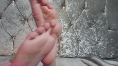 My sexy sweaty feet smell so footy that you'd cum immediately