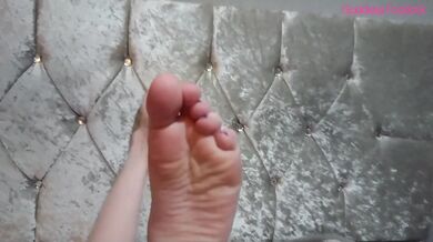 My sexy sweaty feet smell so footy that you'd cum immediately