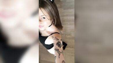 Bitch in a cat costume shows her ass????