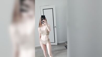 Pretty girl shows off her sexy body