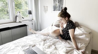 CHLOE LOGAN REACTS HONESTLY TO THREESOME