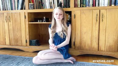 Ersties - Sexy Babe From Texas Ties Herself Up