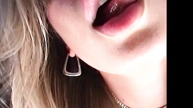 Anna Claire Clouds Shows Off Her Oral Skills In A Blow Bang