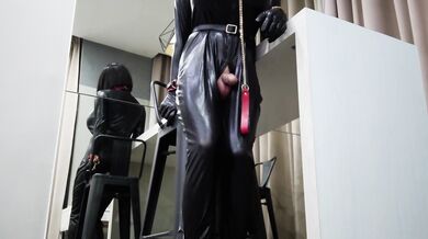 皮紧身衣裤 伪娘 自慰 #2 拘束 跳蛋 阳具