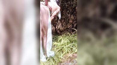 在中国山林野外露出肏逼，女友穿着古装被我中出，她一直很紧张怕被登山的人看到