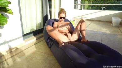 Lonelymeow Mia in SUNSEX (I love to get fucked under the Sun)
