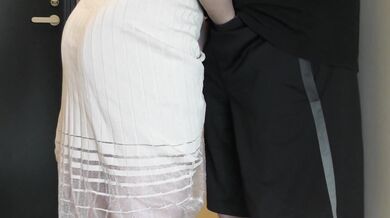 年の差カップル　精液欲しがるいやらしいお口で、玄関即尺濃厚フェラ♡