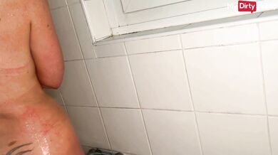 Sexy Rachel Gets Wet In the Shower While Deepthroating Cock - Mydirtyhobby