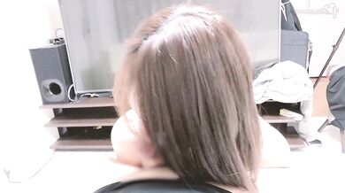 A handsome amateur Japanese girl who wants to squeeze semen out of her in reverse normal position