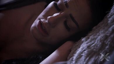 Me Quedo En Un Hotel Con Mi Mamá Y Terminamos Cojiendo - Jennifer White