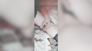 Не втрималася і задовольнила свою кіску. ????????????????????