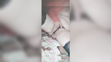 Не втрималася і задовольнила свою кіску. ????????????????????