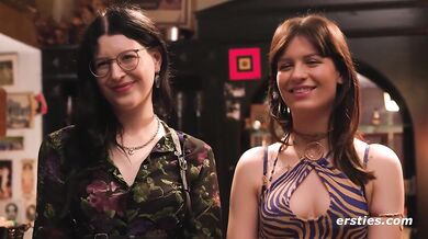 Ersties - Mias lesbische Bar-Sex-Fantasie wird im Rollenspiel Wirklichkeit