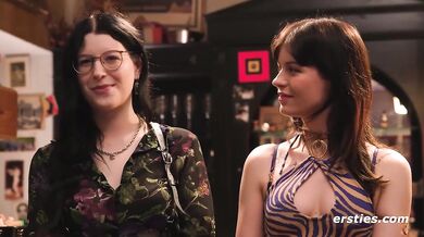 Ersties - Mias lesbische Bar-Sex-Fantasie wird im Rollenspiel Wirklichkeit