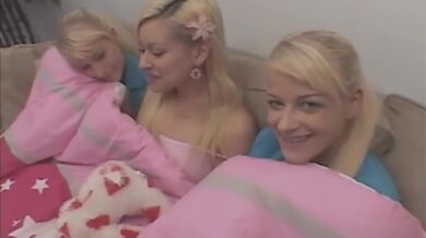 Sizzling hot lesbian threesome