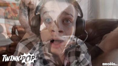 TWINKPOP - Tony D'Angelo Fucks Ryan Bailey's Mouth While He Is Too Absorbed Playing Video Games