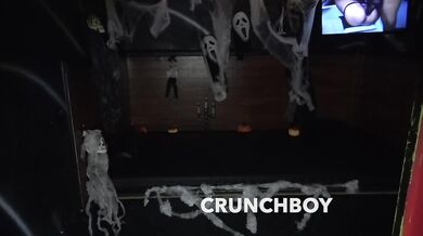 ce francais musclé se fait casser le cul par son ami pour halloween déguisé