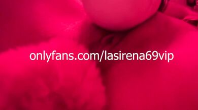 Big natural latina babe pleasing her shaved pussy with her Hitachi to orgasm