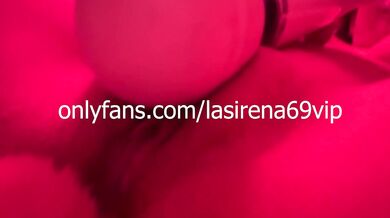 Big natural latina babe pleasing her shaved pussy with her Hitachi to orgasm