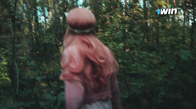 Няшка-лесбиянка заблудилась в лесу и нарвалась на хуй лесника.