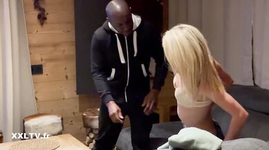 Hot sex with Lola Reve in a flat in the french Alps