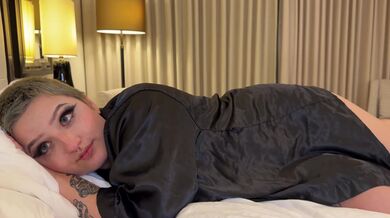 Casting Curvy: Sharing Bed on Vacation With Thick Little StepSister