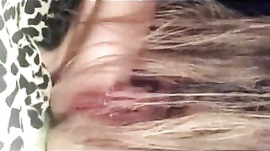 19yo girl masturbates and cums on cam