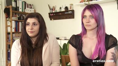 Ersties - Lesbische Ölmassage mit einem lustvollen Höhepunkt