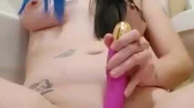 Slutty milf Cumming her vibrator