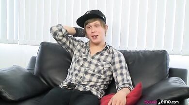 Straight Lad Wanks His 7 Inch Cock