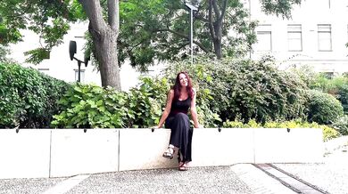 Luciolle, 40 Years Old, Waitress In Nîmes!